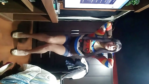 Hawt sweetheart takes off in the kitchen