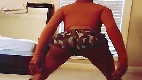 Showereiat pourly and loves big dick