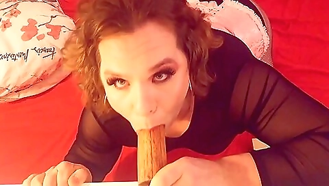 Milf gets a pussy eating